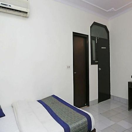 Hotel Keshew International New Delhi Buitenkant foto