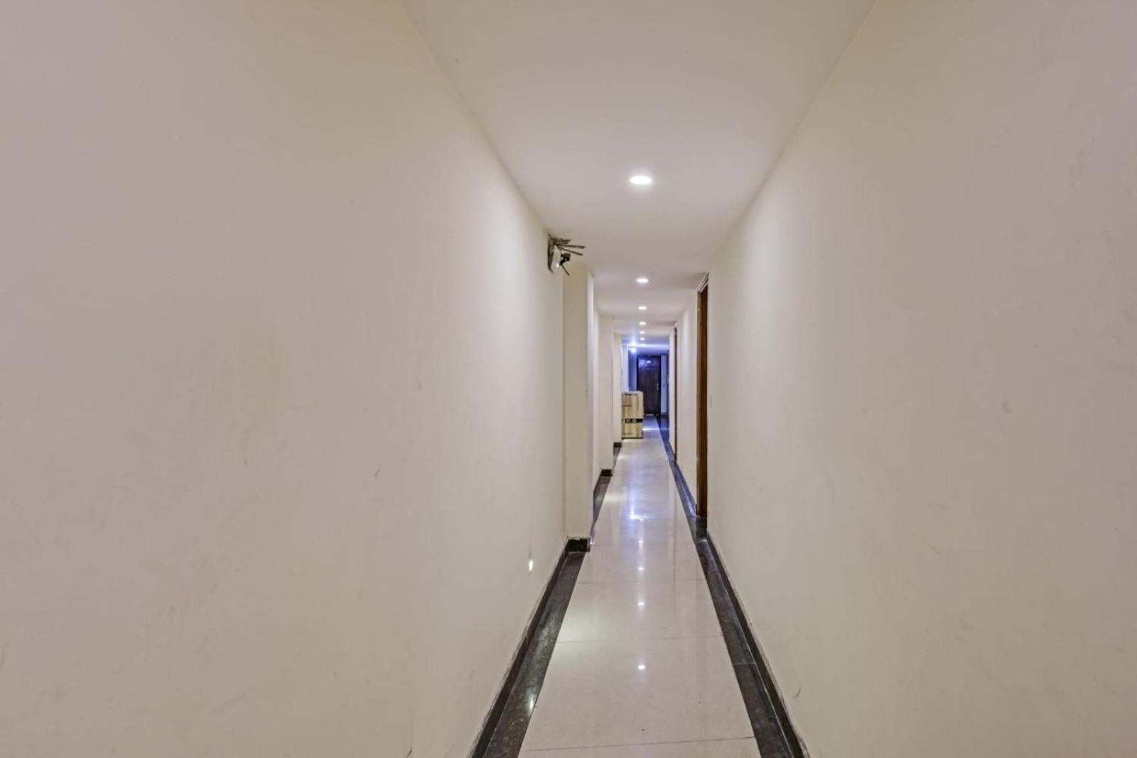 Hotel Keshew International New Delhi Buitenkant foto