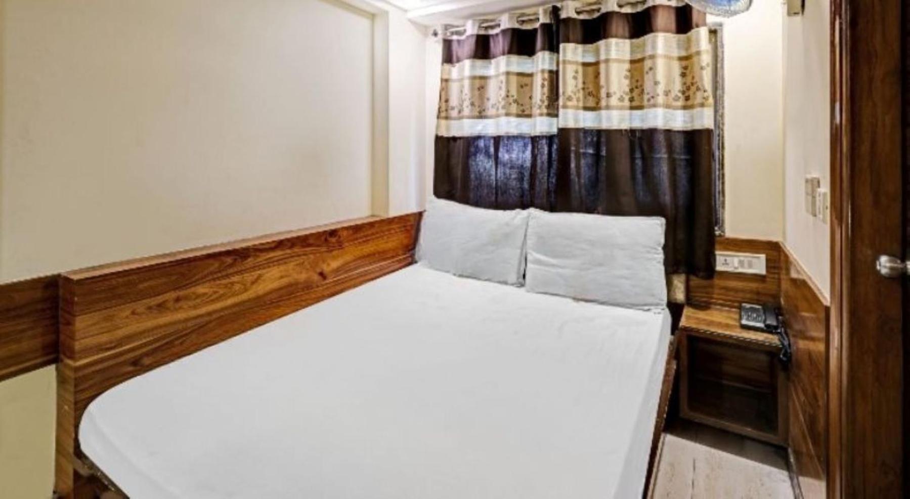 Hotel Keshew International New Delhi Buitenkant foto