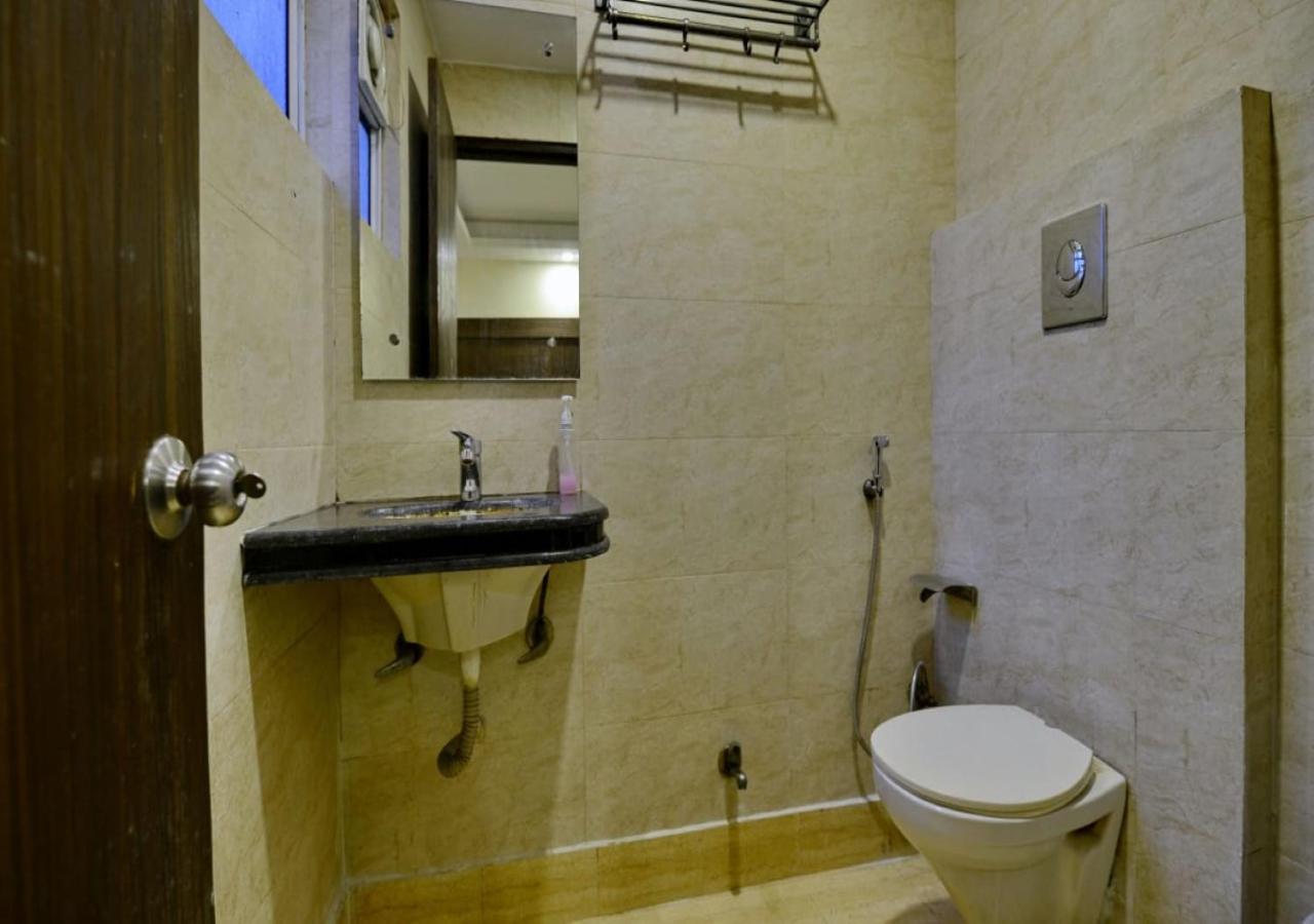 Hotel Keshew International New Delhi Buitenkant foto
